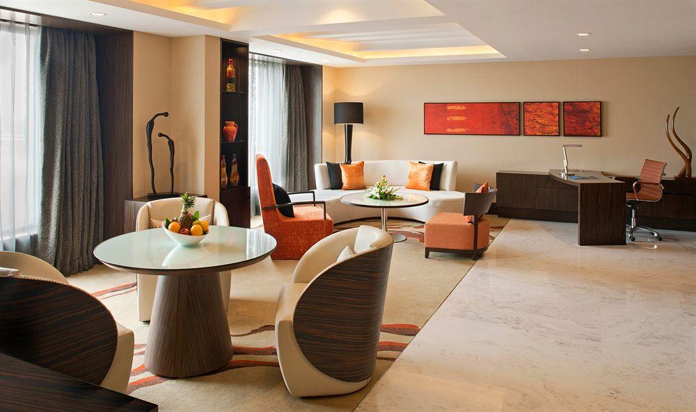 阿姆利则丽笙酒店 外观 照片 A suite at the Taj Mahal Palace, Mumbai